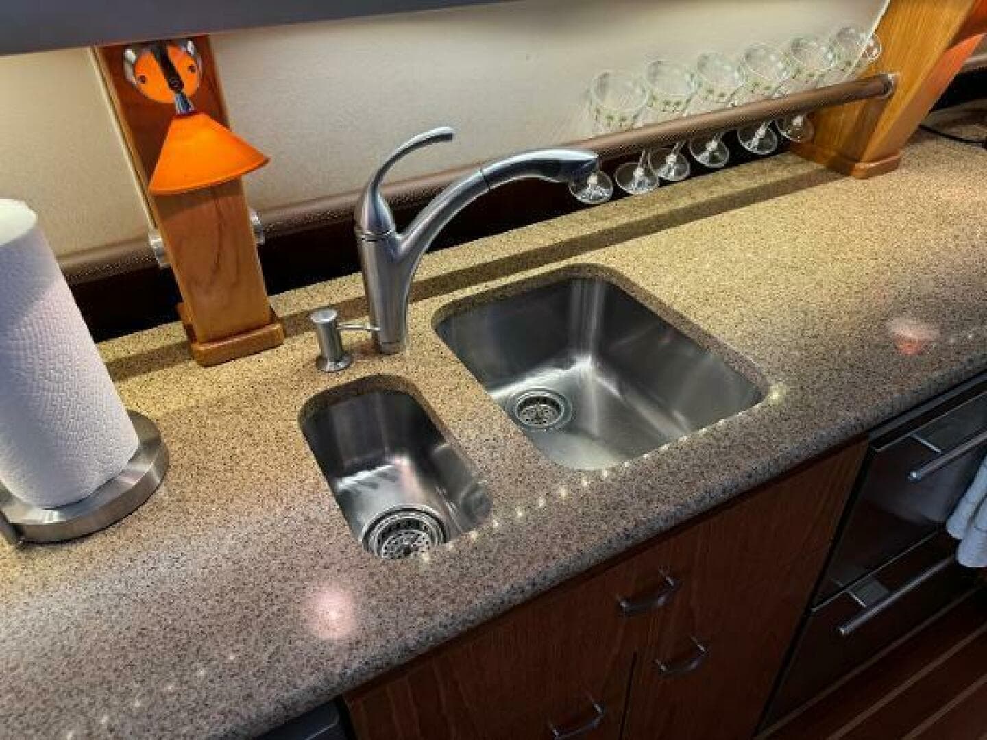 2010 Tiara Yachts 5800 Sovran