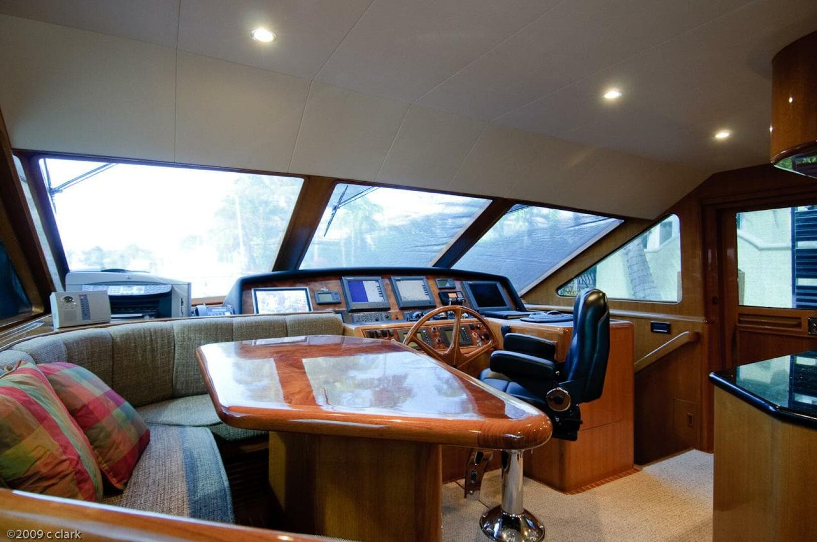 2005 Ocean Alexander 58 - Helm