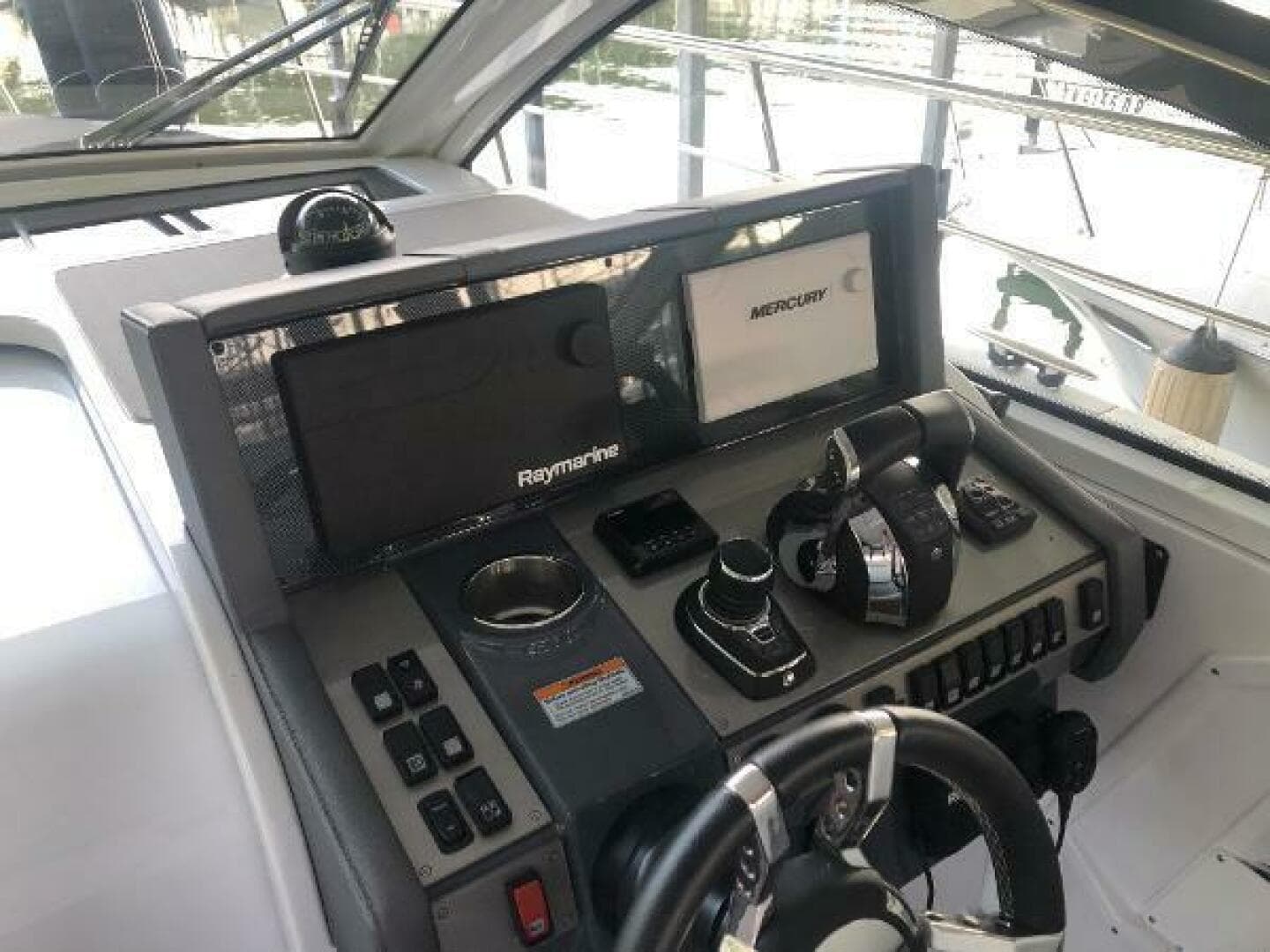 2022 Cruisers Yachts Express Coupe