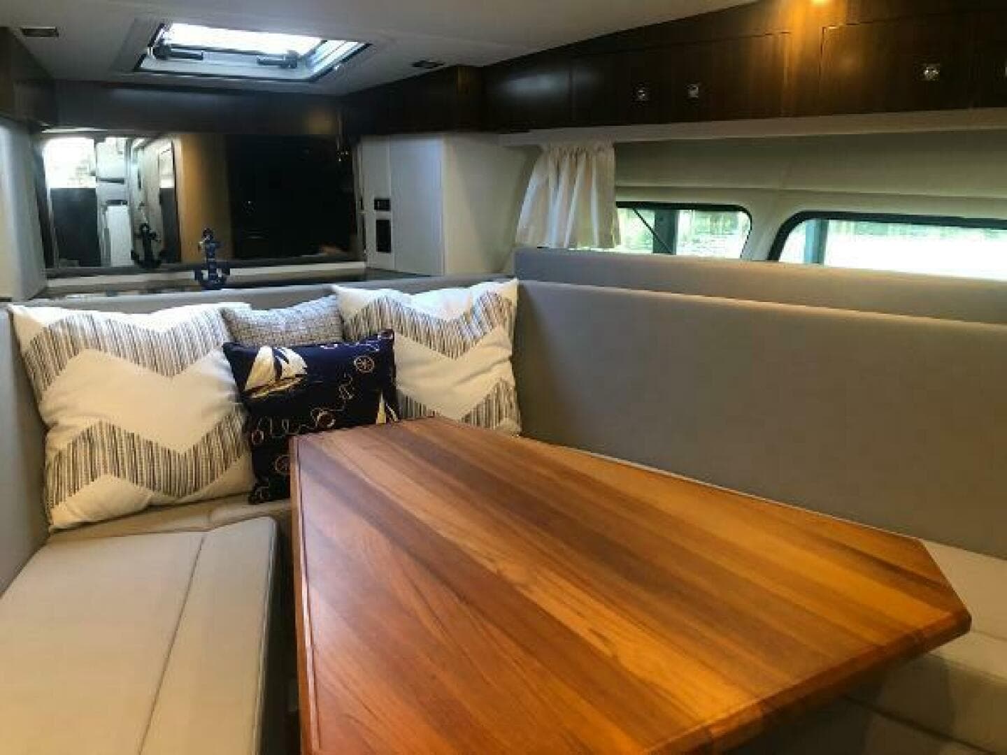 2022 Cruisers Yachts Express Coupe