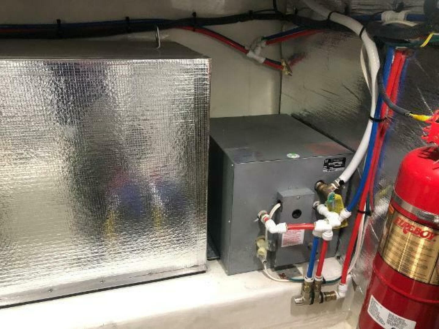 2022 Cruisers Yachts Express Coupe