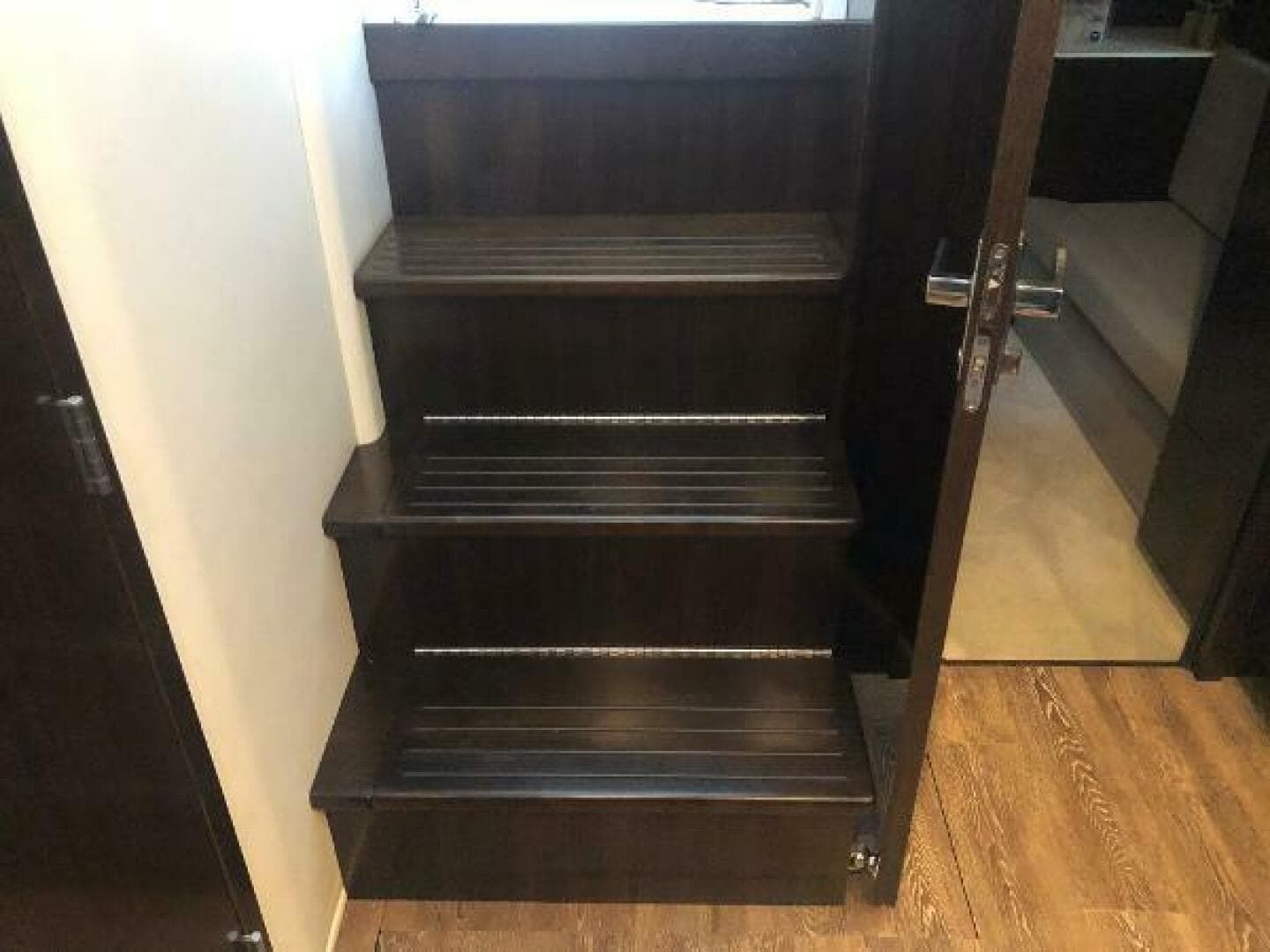 2022 Cruisers Yachts Express Coupe