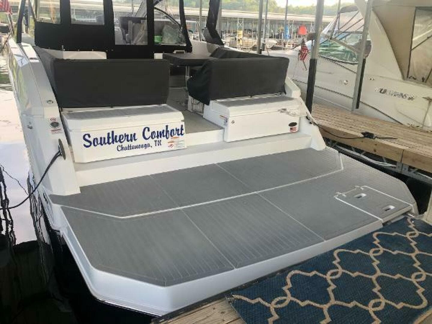 2022 Cruisers Yachts Express Coupe