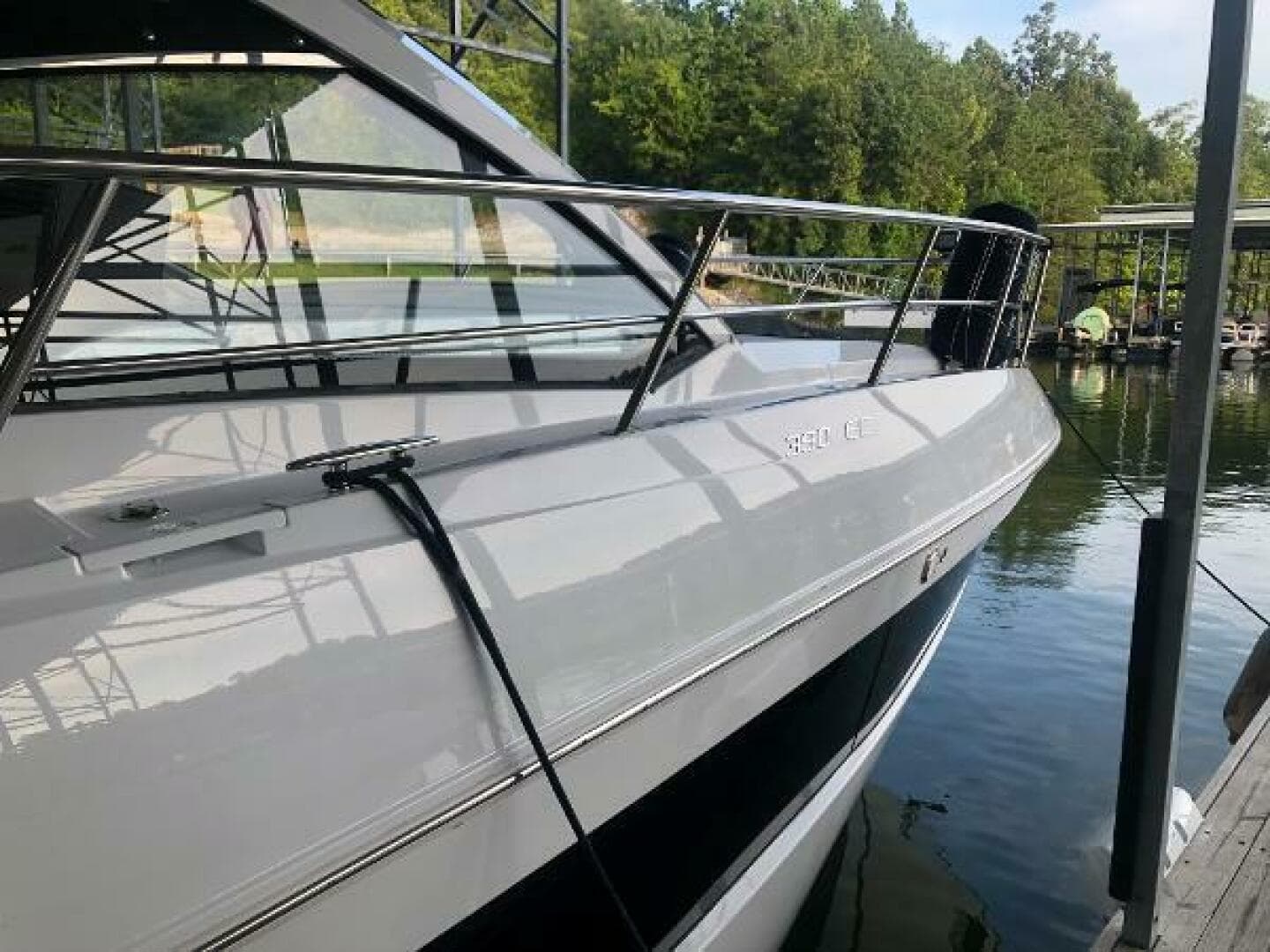 2022 Cruisers Yachts Express Coupe