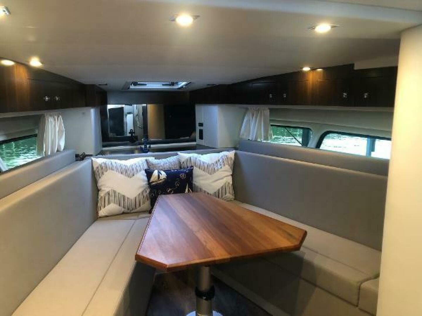 2022 Cruisers Yachts Express Coupe