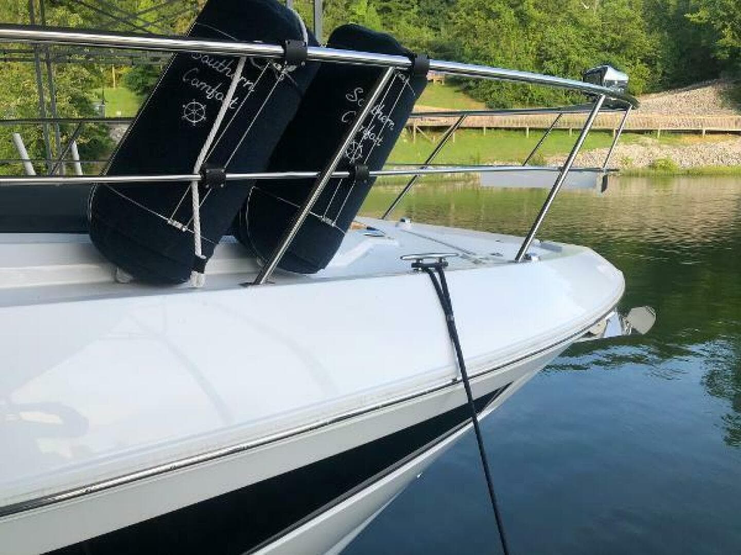 2022 Cruisers Yachts Express Coupe