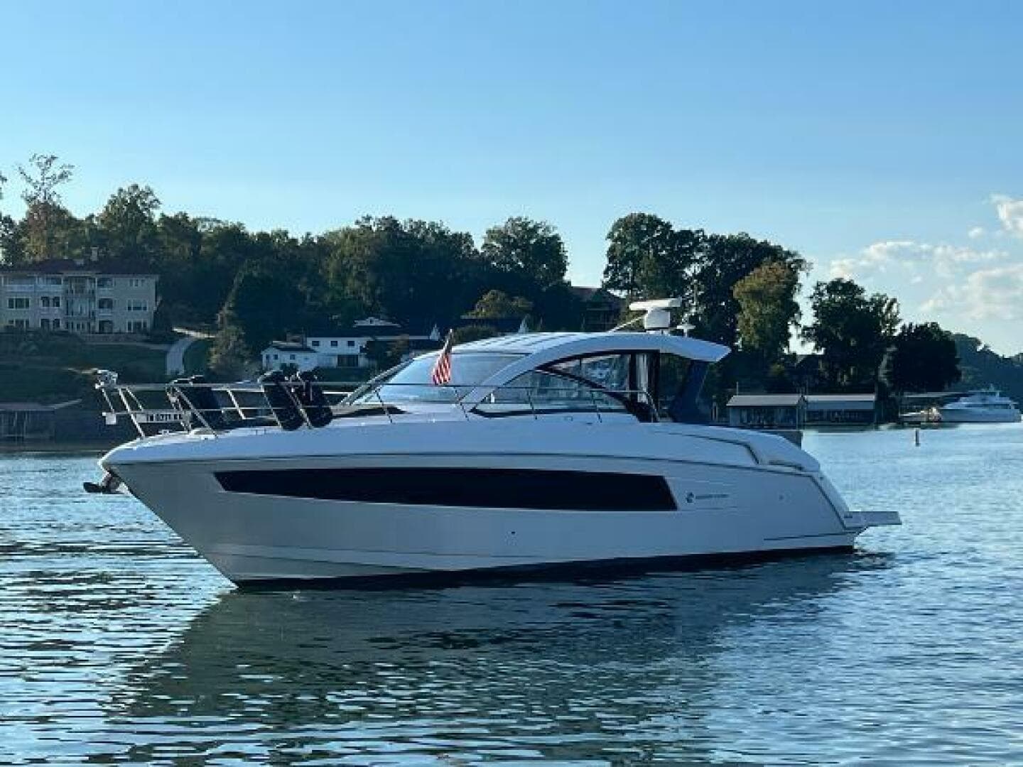 2022 Cruisers Yachts Express Coupe