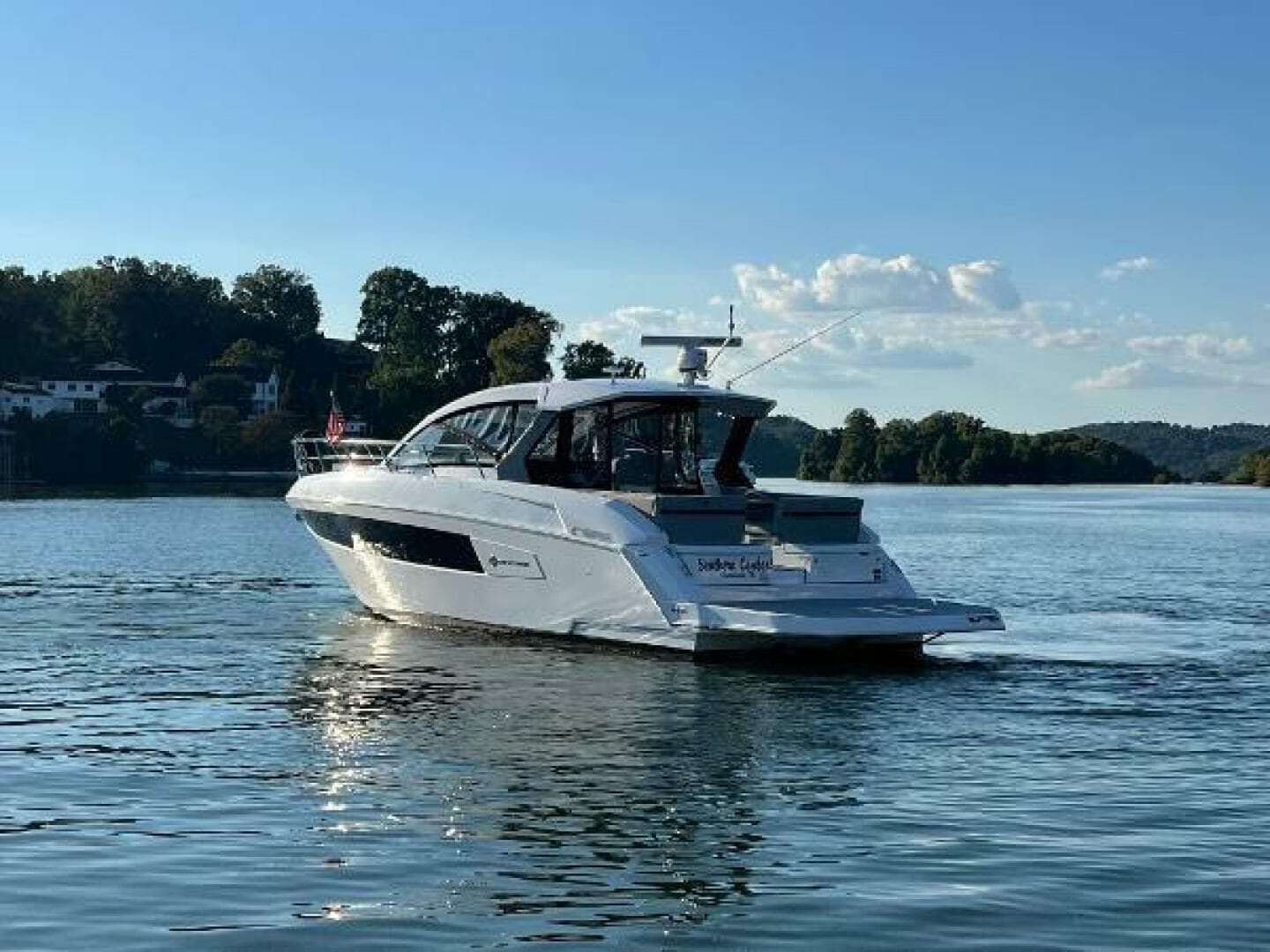 2022 Cruisers Yachts Express Coupe