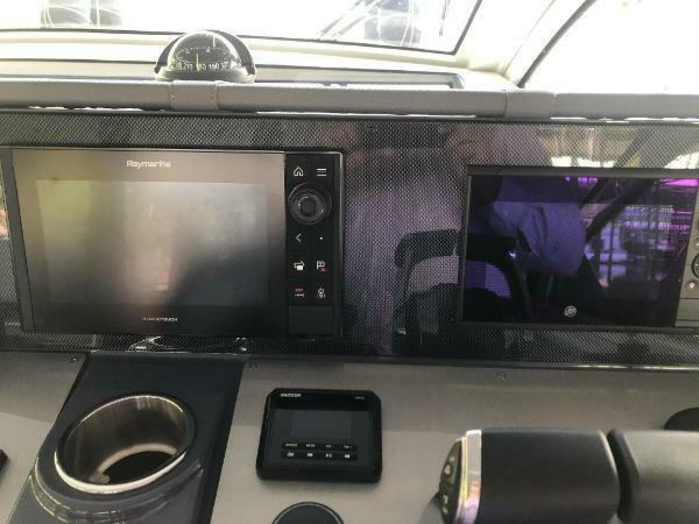 2022 Cruisers Yachts Express Coupe