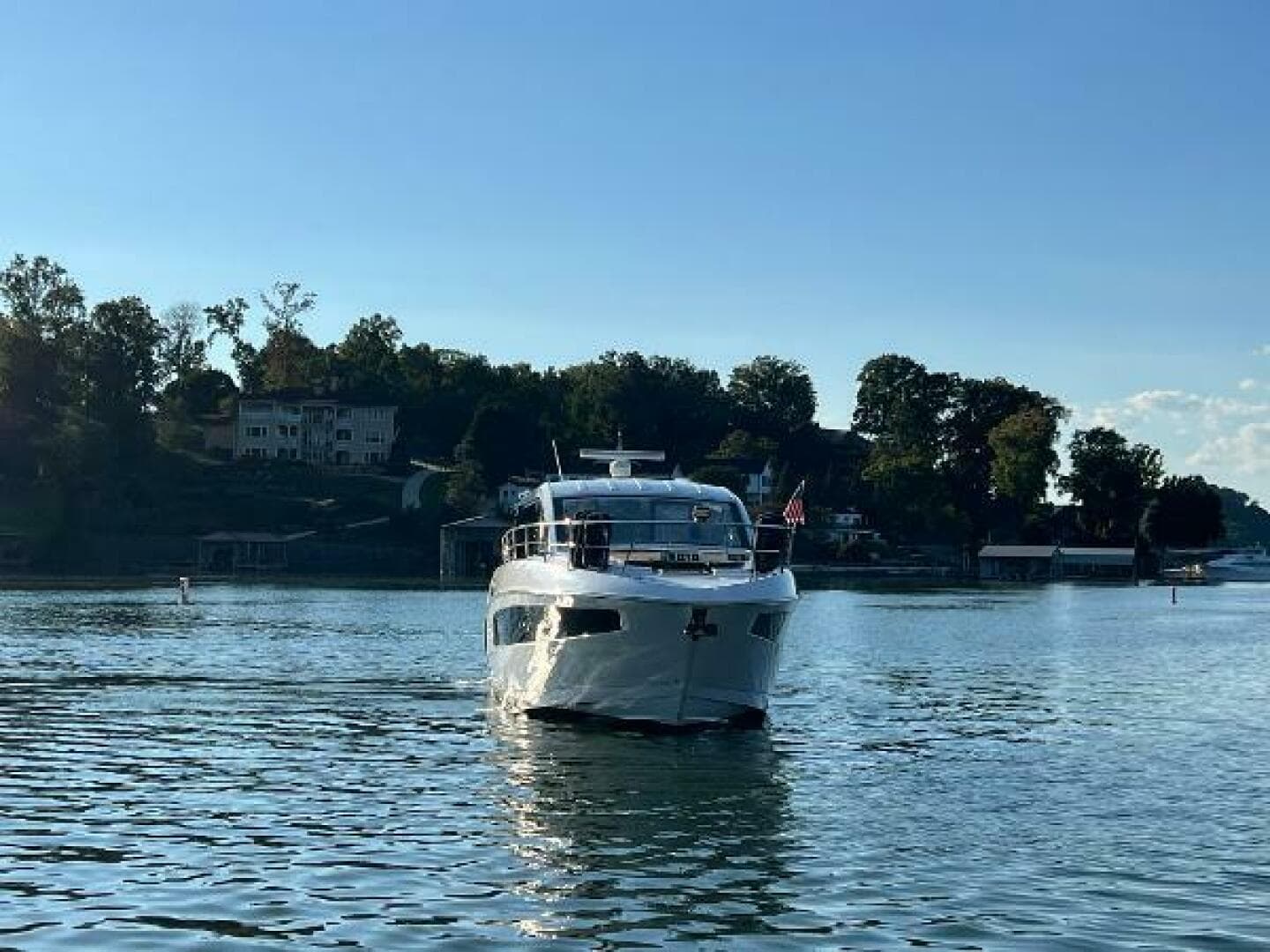 2022 Cruisers Yachts Express Coupe