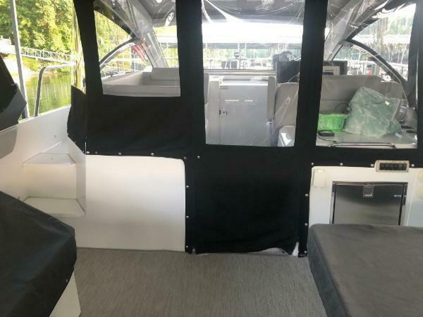 2022 Cruisers Yachts Express Coupe