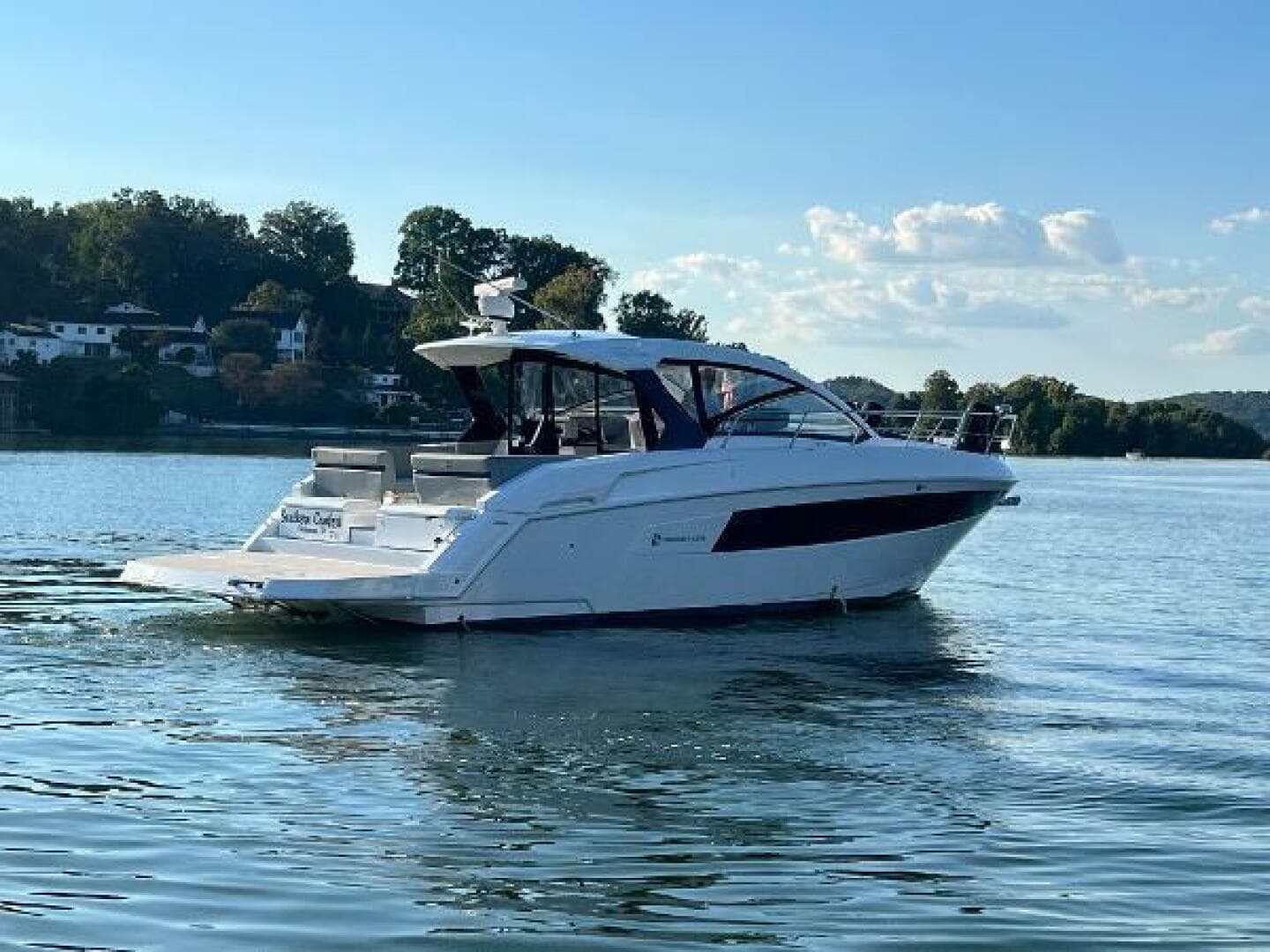 2022 Cruisers Yachts Express Coupe