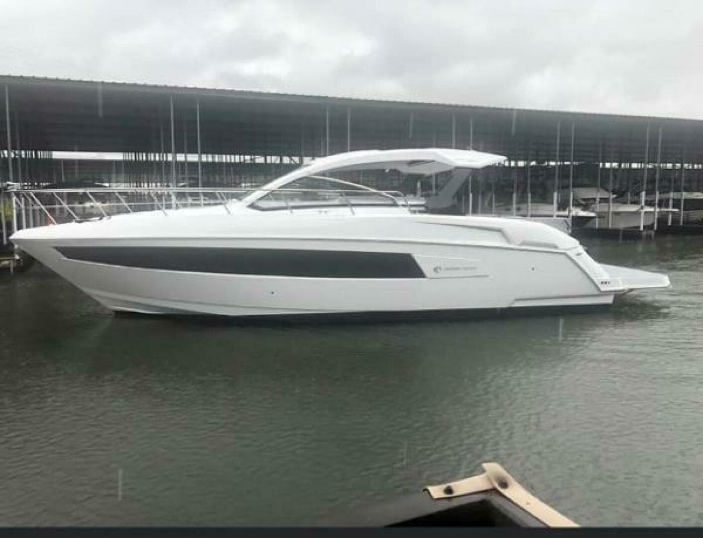 2022 Cruisers Yachts Express Coupe