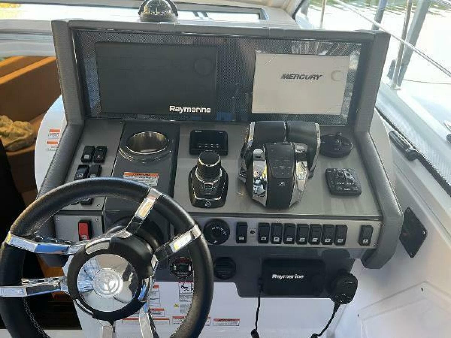 2022 Cruisers Yachts Express Coupe