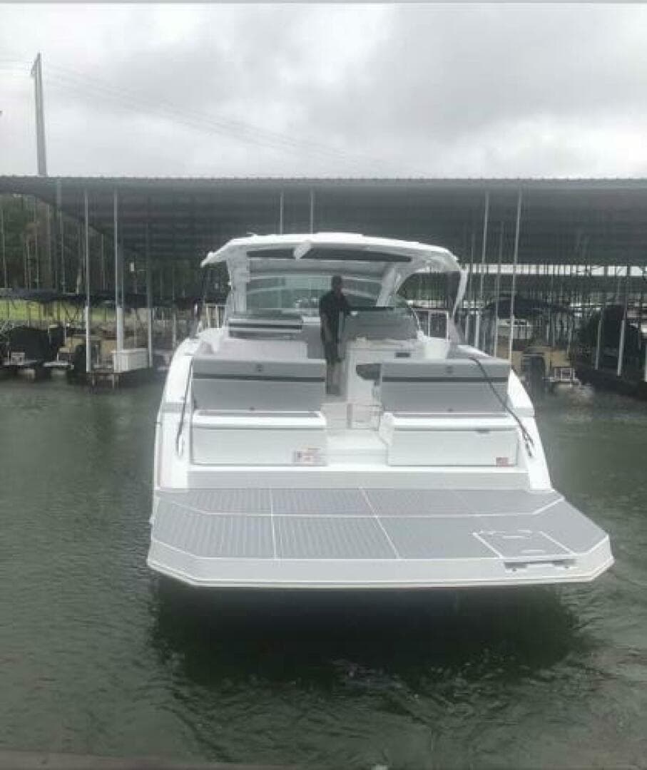 2022 Cruisers Yachts Express Coupe