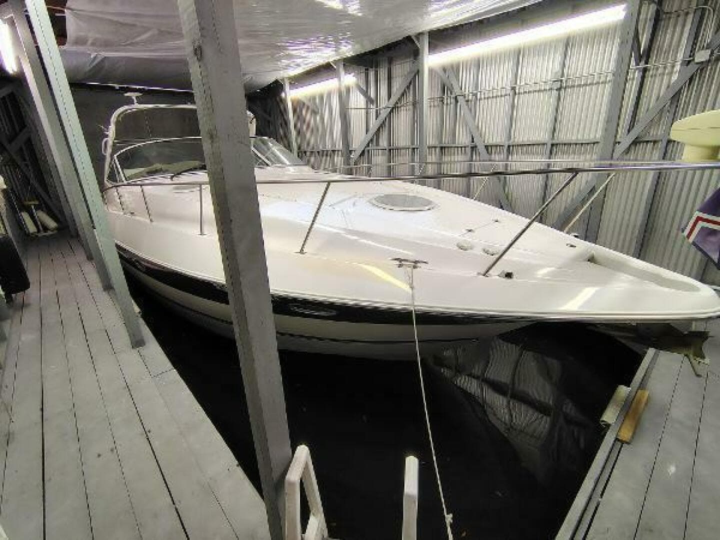 2004 Cruisers Yachts Express