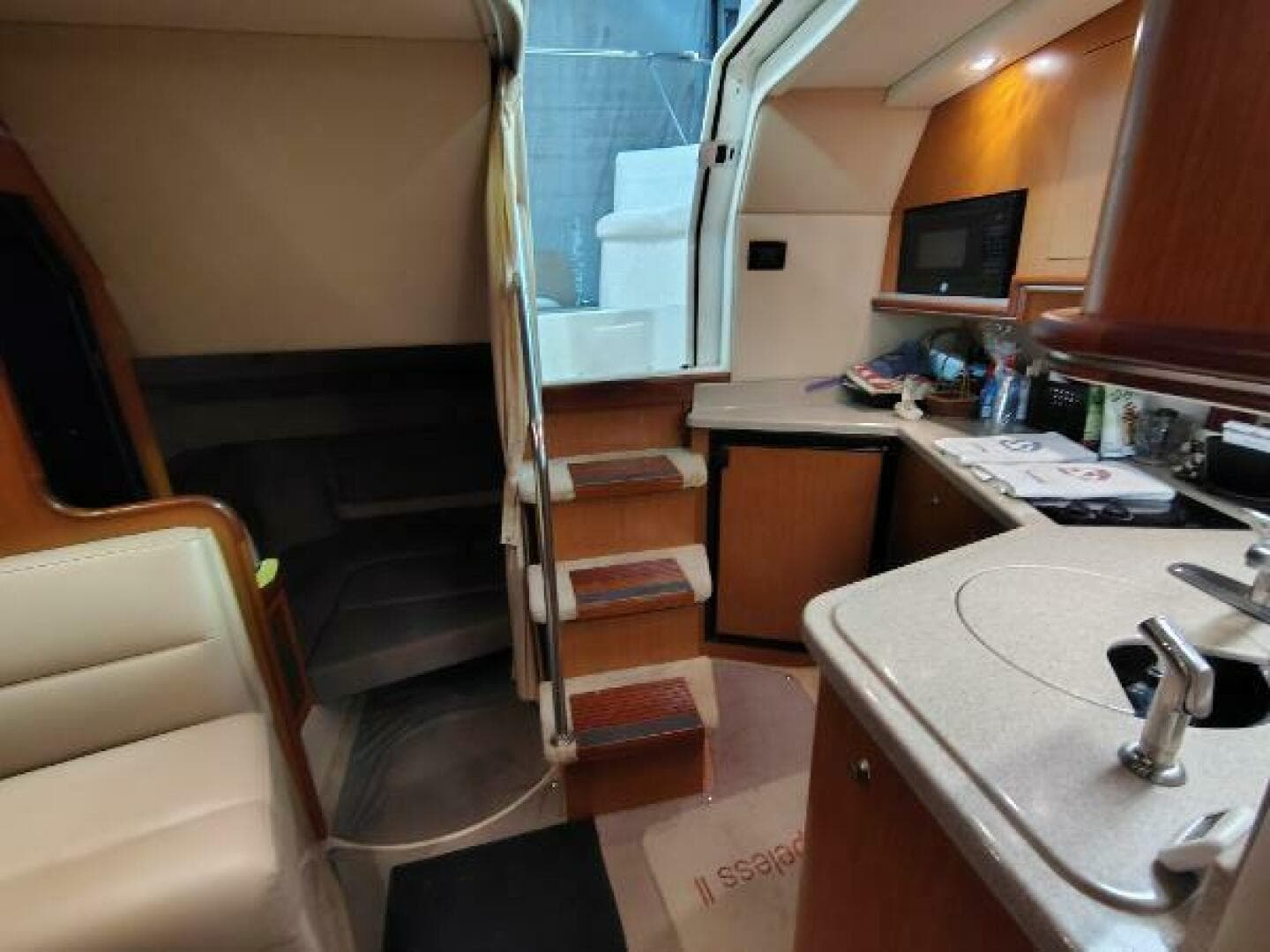 2004 Cruisers Yachts Express