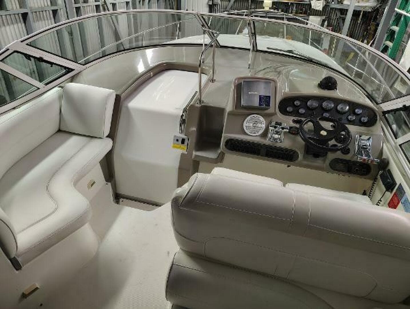 2004 Cruisers Yachts Express