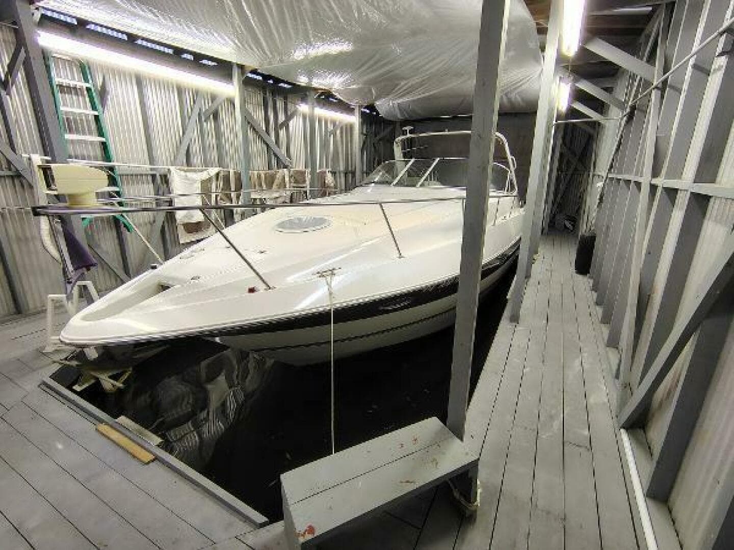 2004 Cruisers Yachts Express