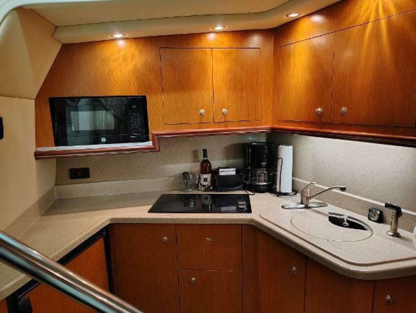 2004 Cruisers Yachts Express