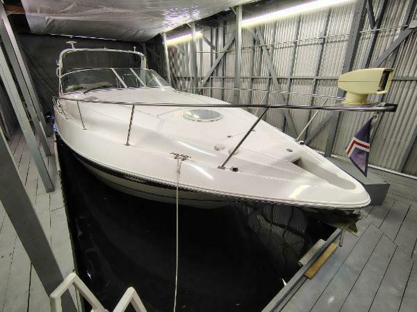 2004 Cruisers Yachts Express