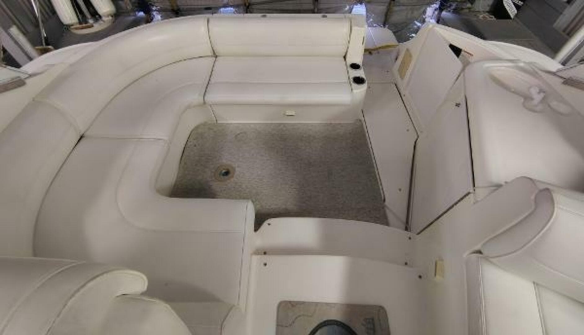 2004 Cruisers Yachts Express