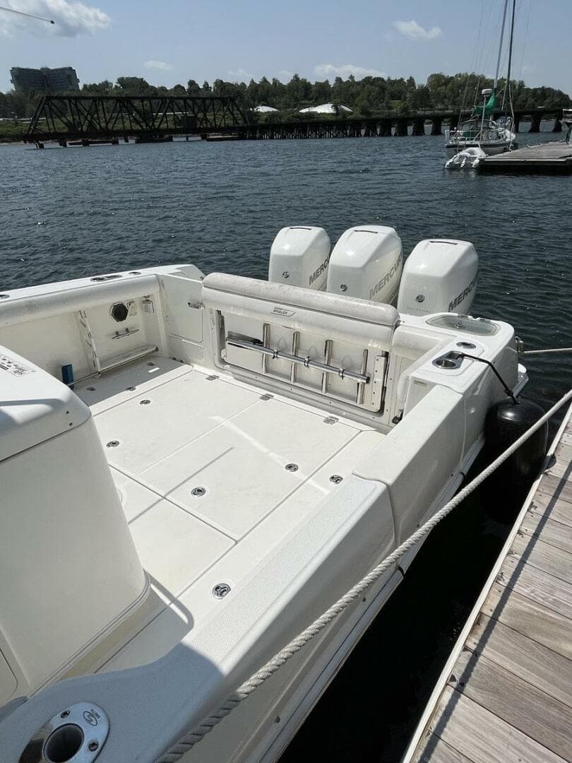 2015 Boston Whaler 350 Outrage