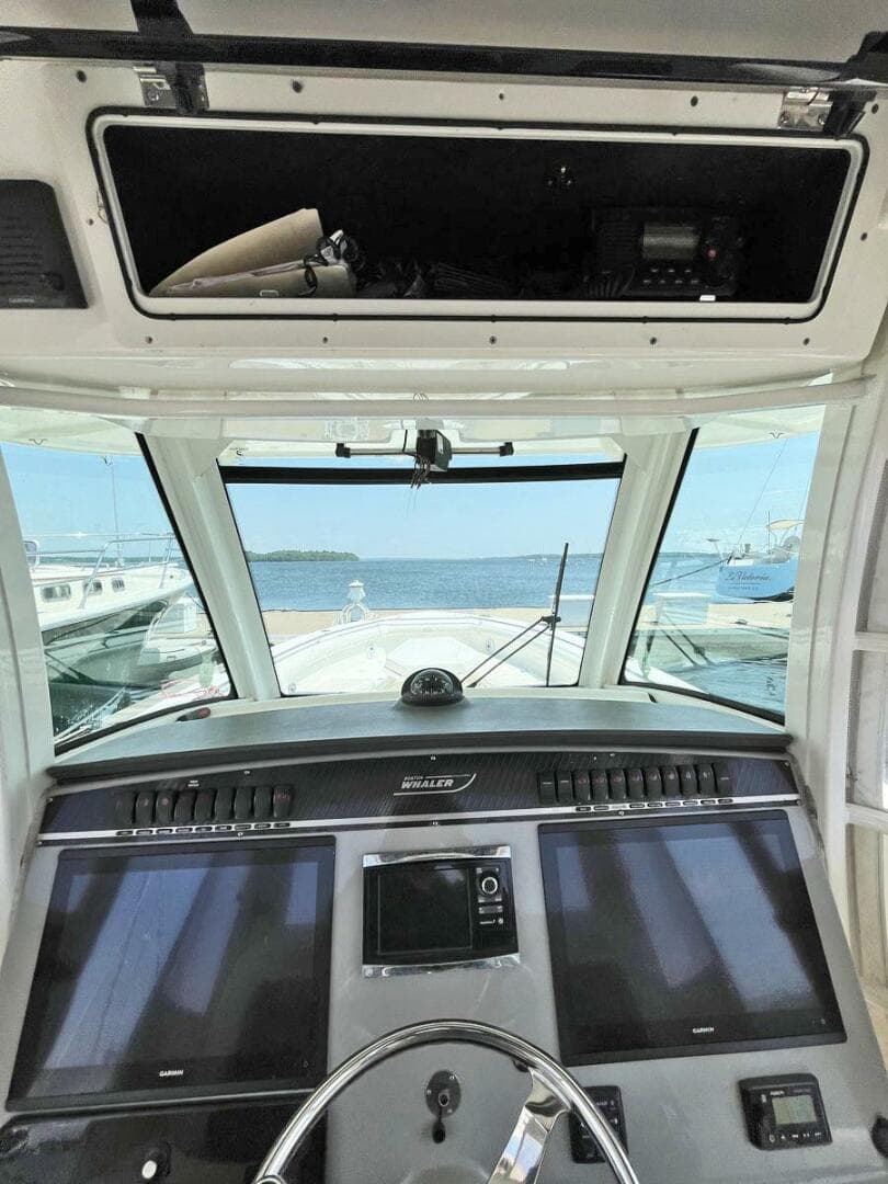 2015 Boston Whaler 350 Outrage