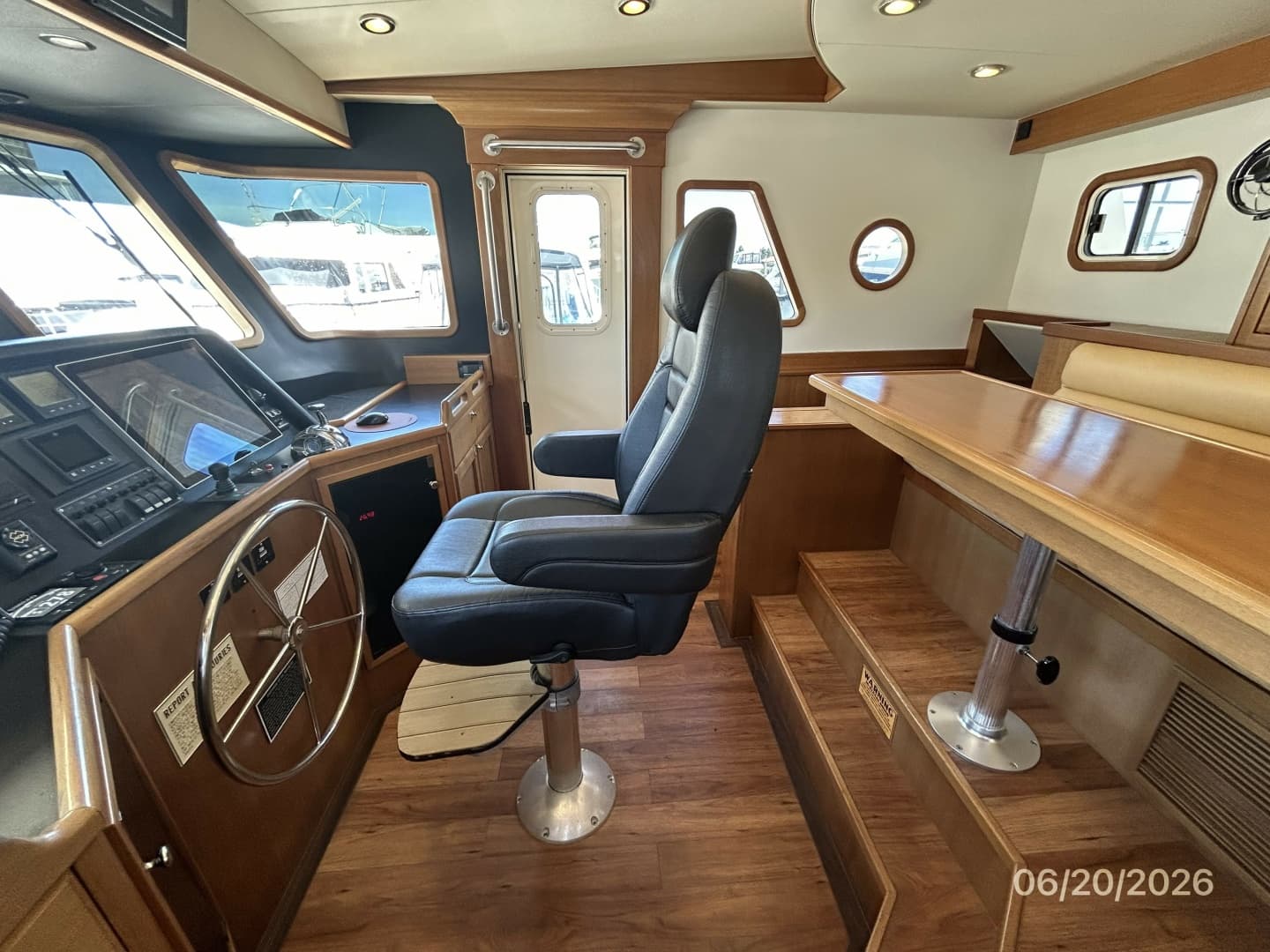 45' Northwest pilothouse starboard