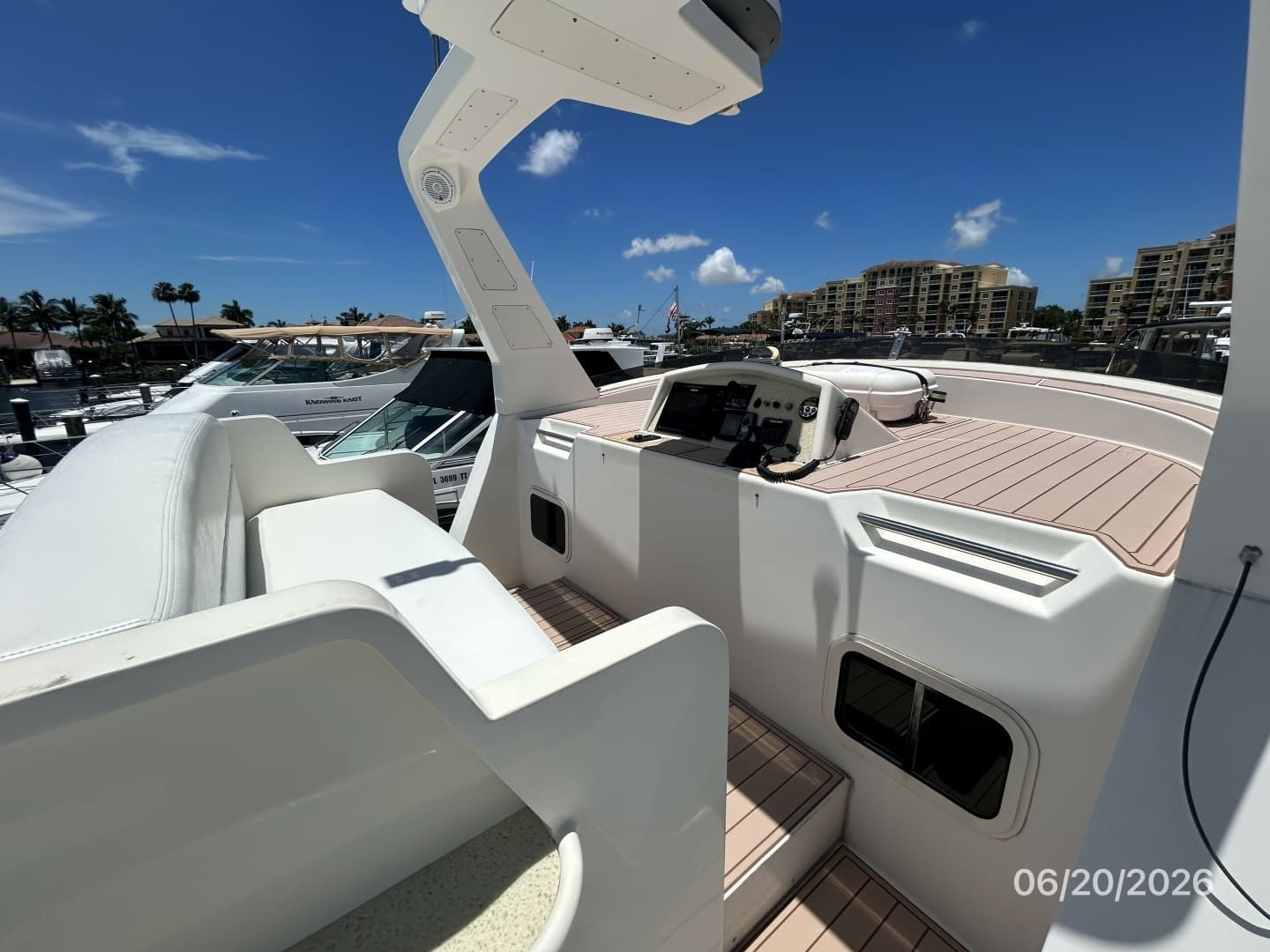 45' Northwest flybridge helm2
