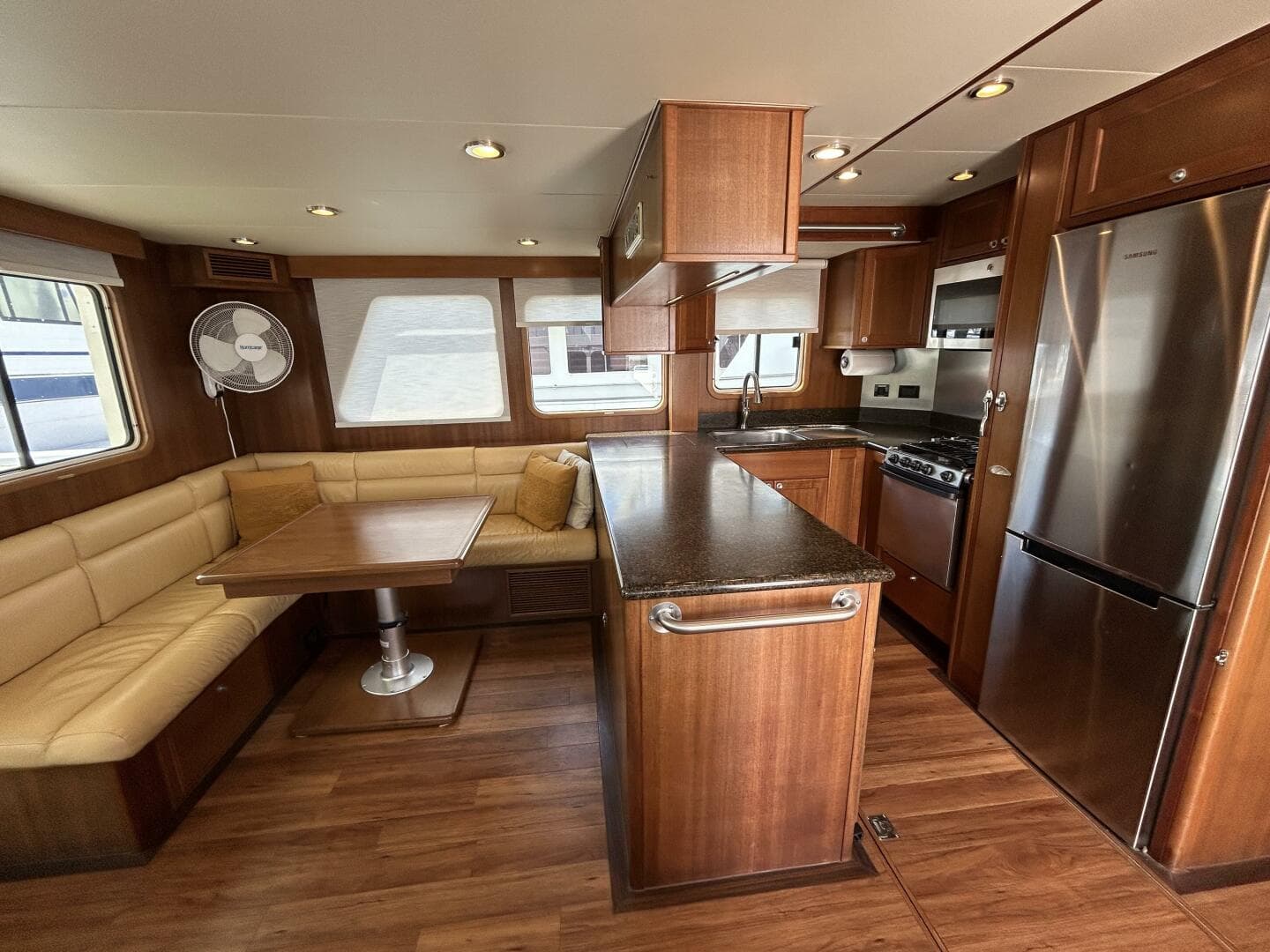 45' Northwest salon port