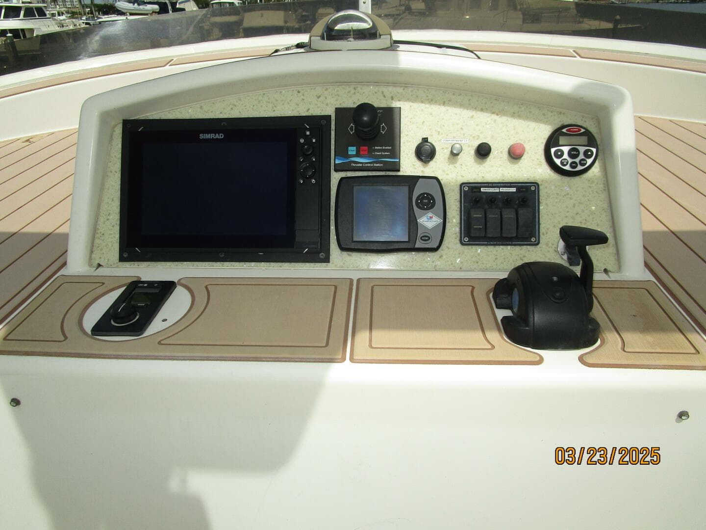 45' Northwest flybridge helm3