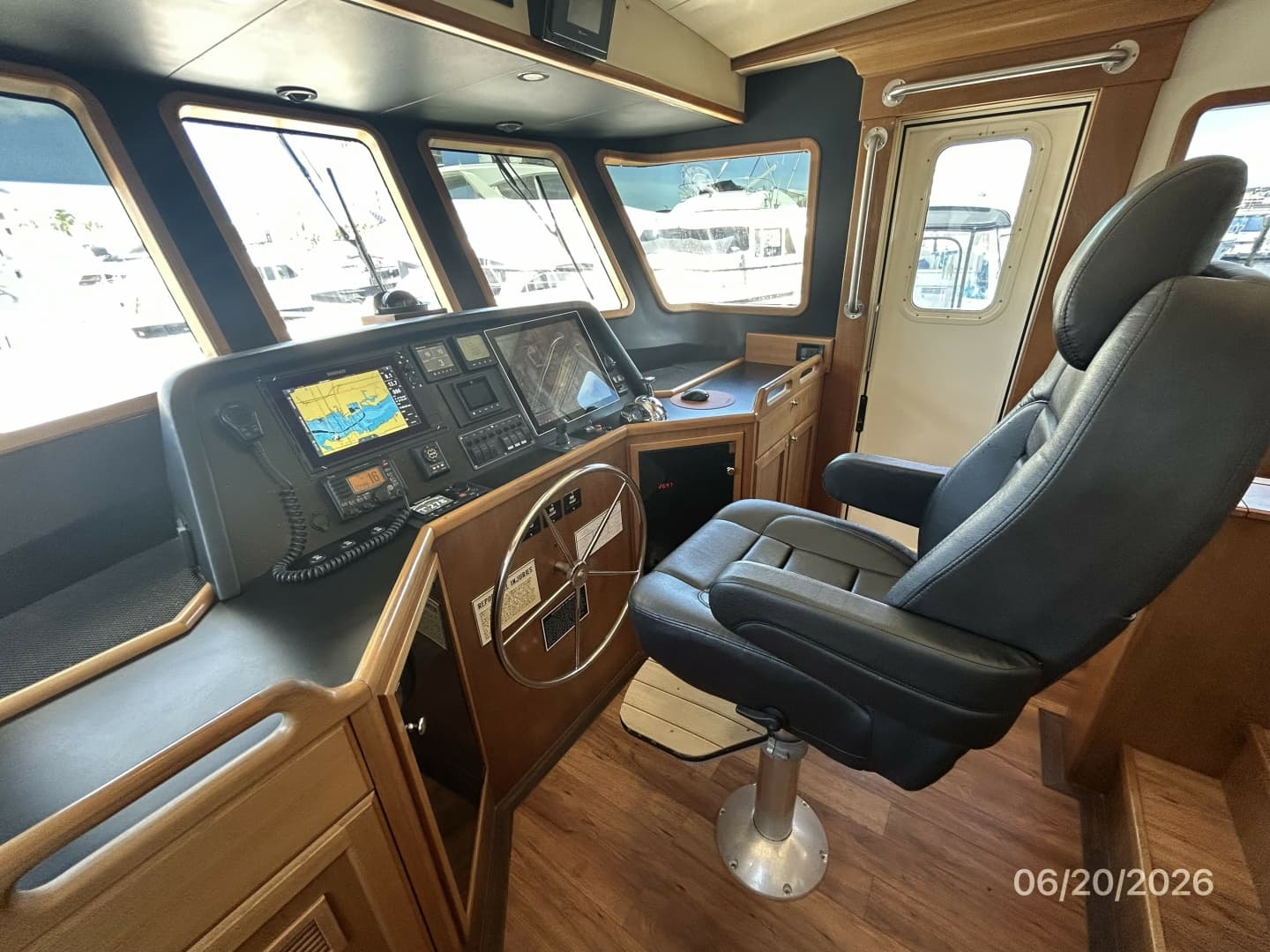 45' Northwest pilothouse helm2