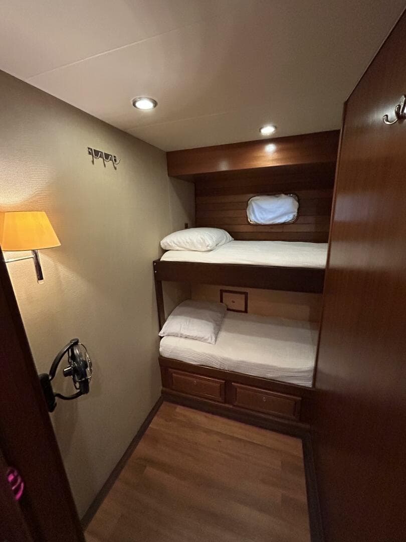 45' Northwest guest stateroom