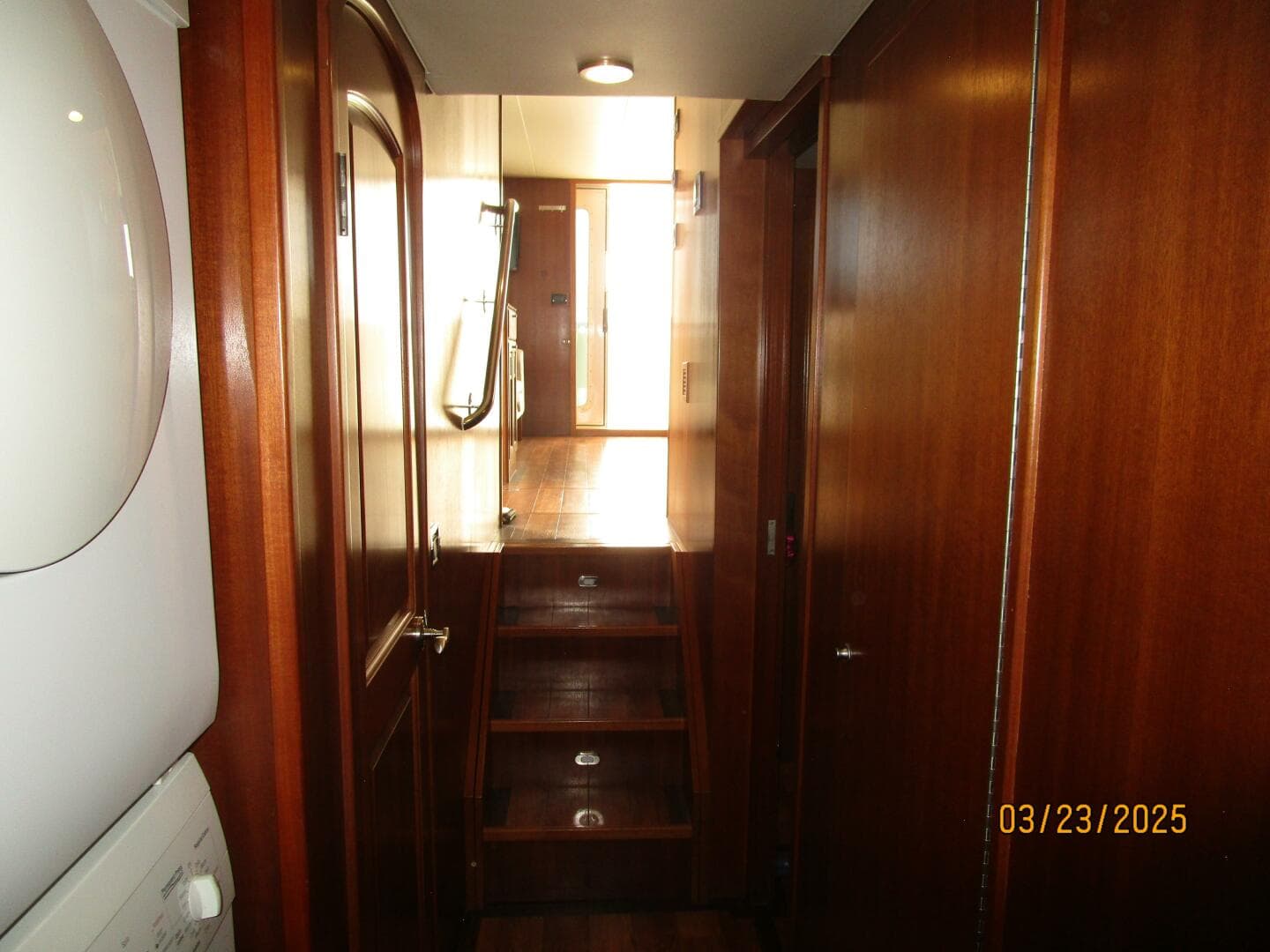 45' Northwest guest companionway aft