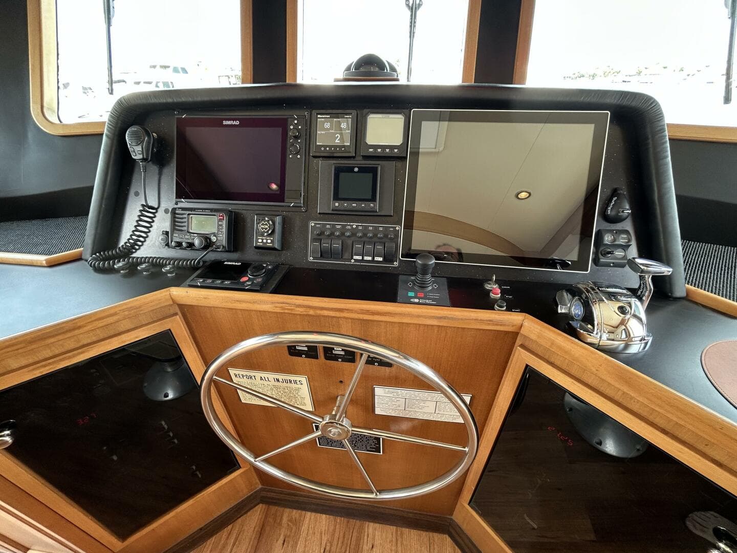 45' Northwest pilothouse helm3