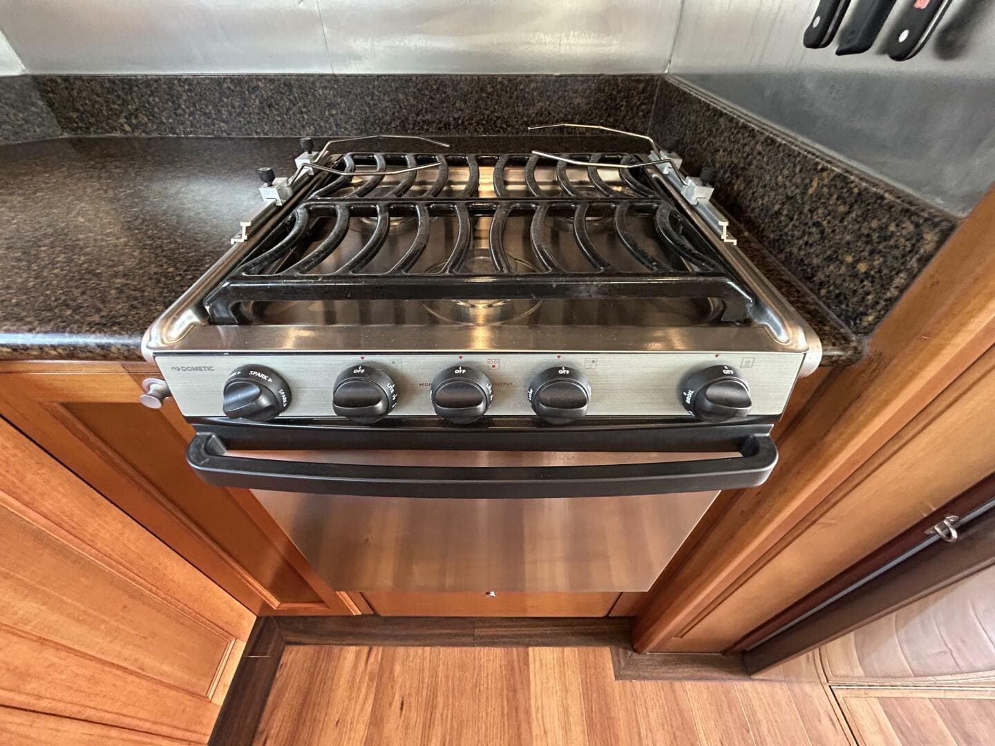 45' Northwest cooktop-oven