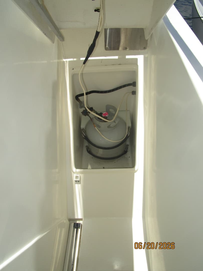 45' Northwest propane locker