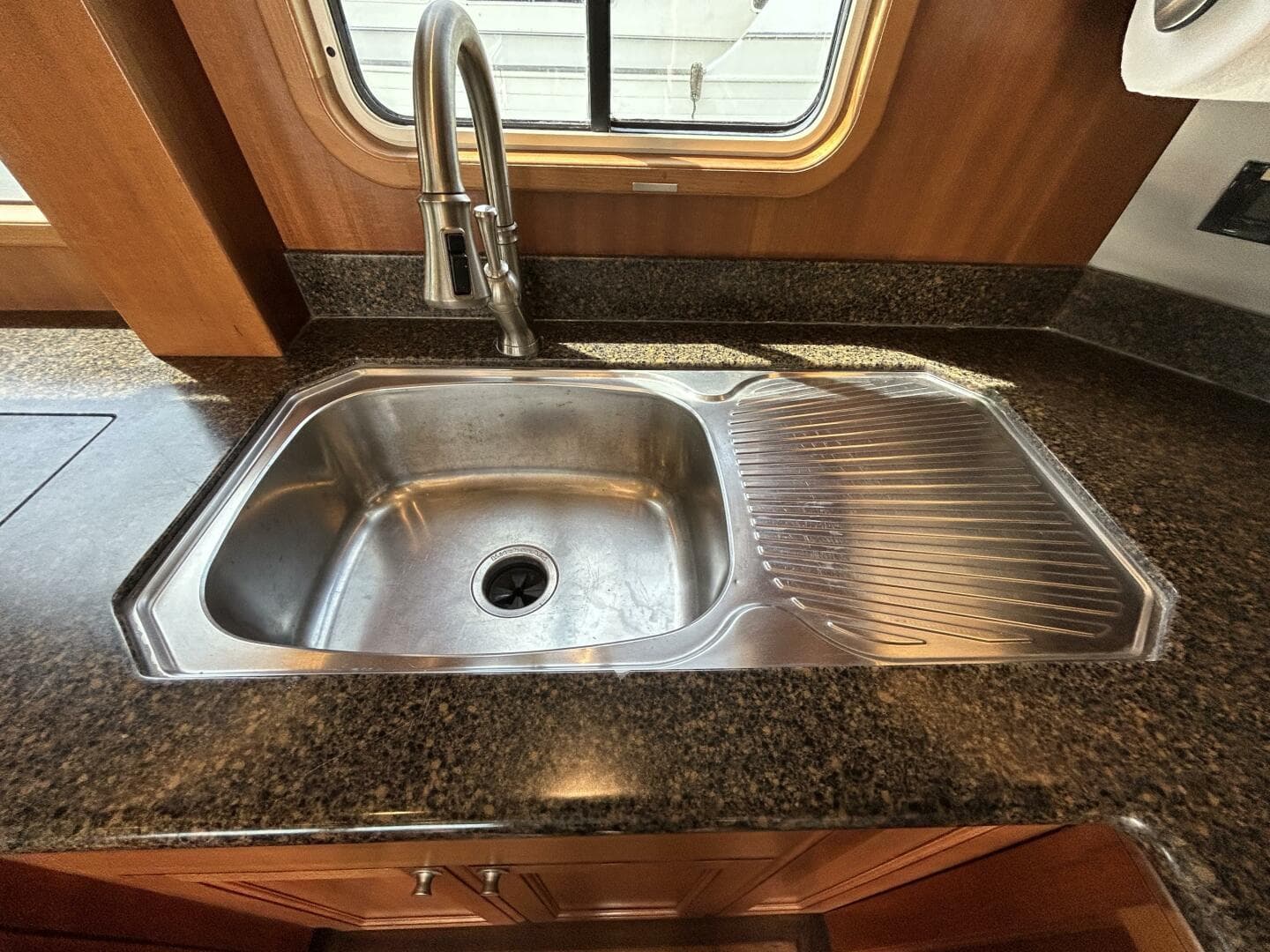 45' Northwest galley sink