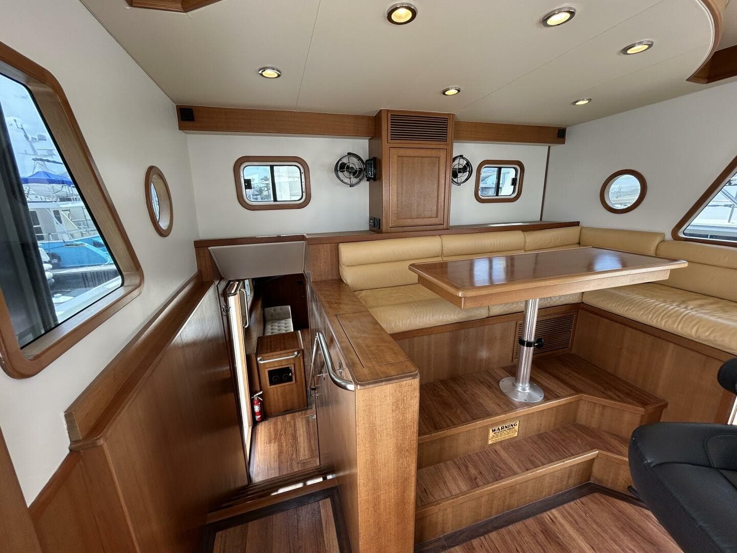 45' Northwest pilothouse aft
