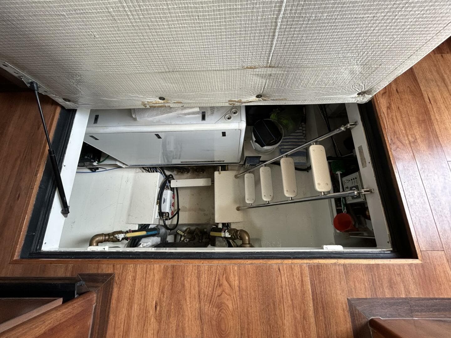 45' Northwest engine room access