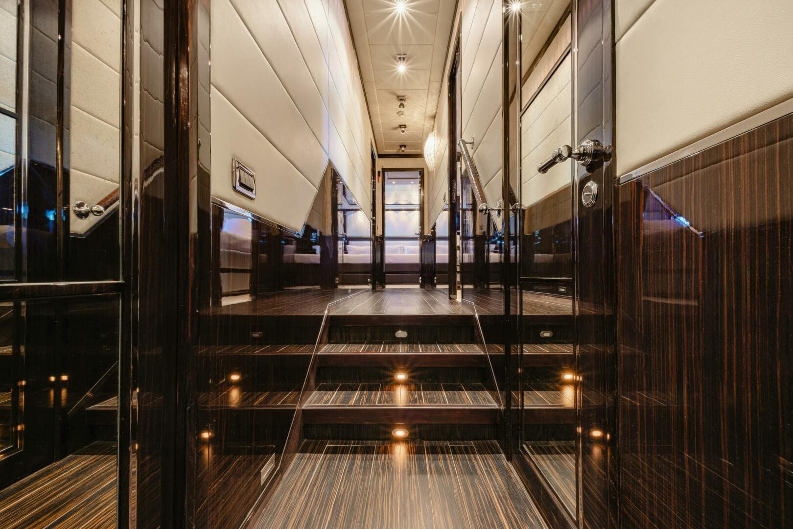 2007 Overmarine Mangusta 130