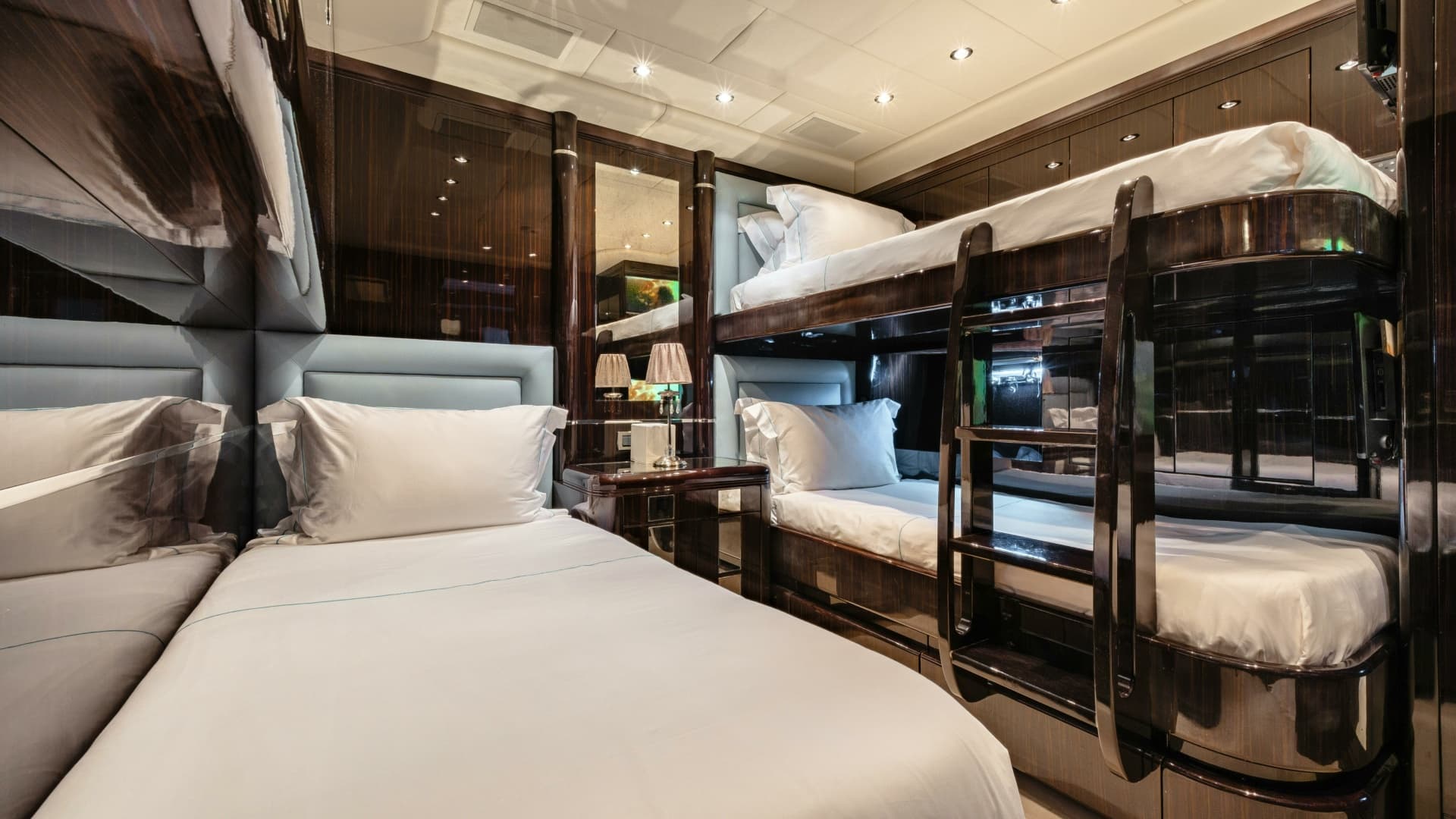 2007 Overmarine Mangusta 130