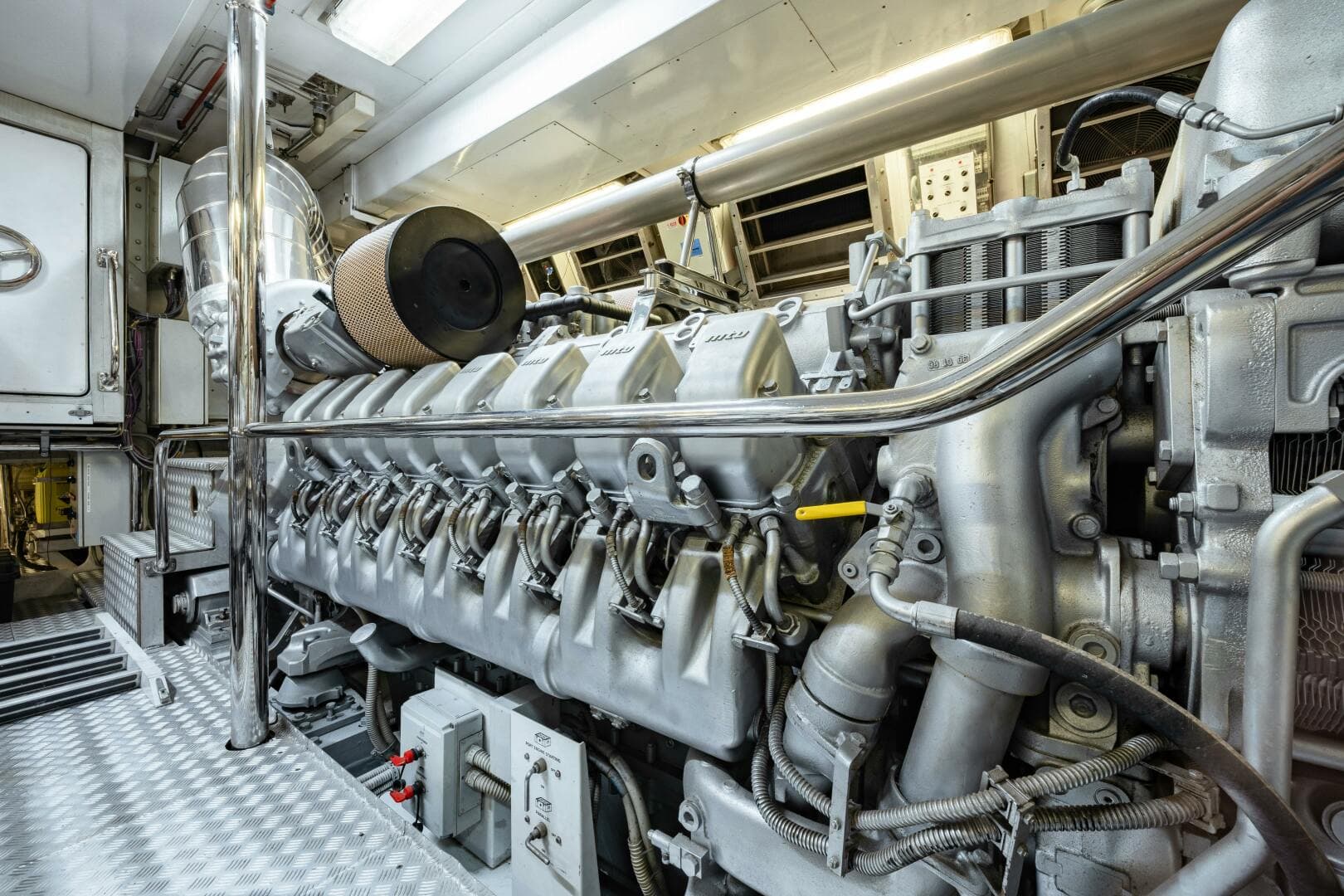 2007 Overmarine Mangusta 130