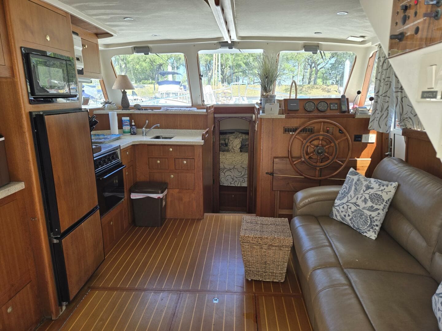 2001 Mainship 390