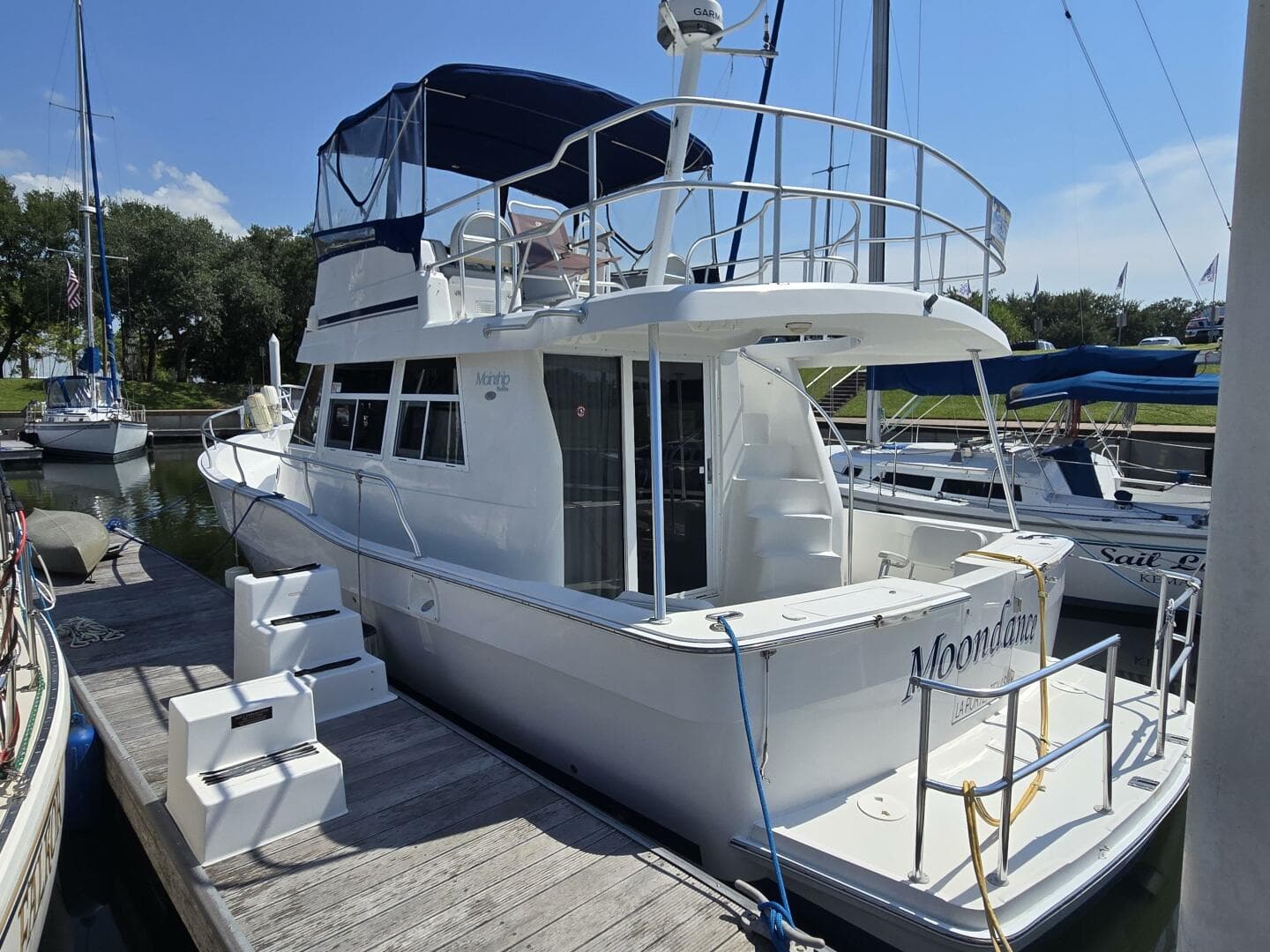 2001 Mainship 390
