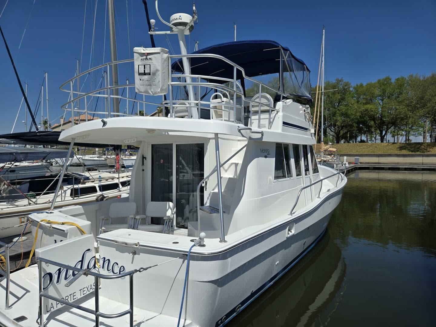 2001 Mainship 390