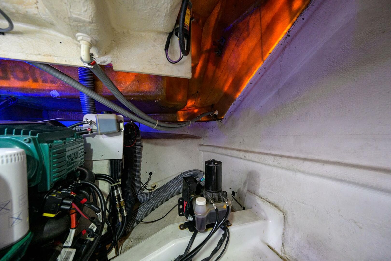 Beneteau 38 GT - Engine Room