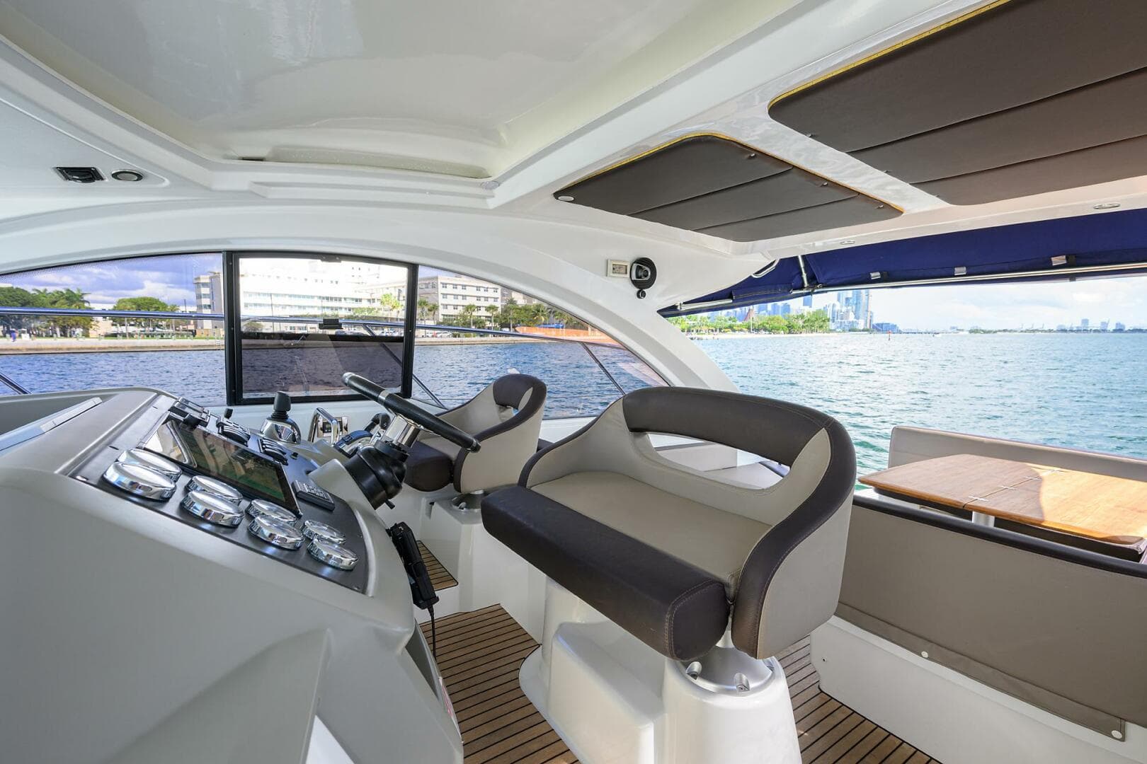 Beneteau 38 GT - Helm Electronics, Seating