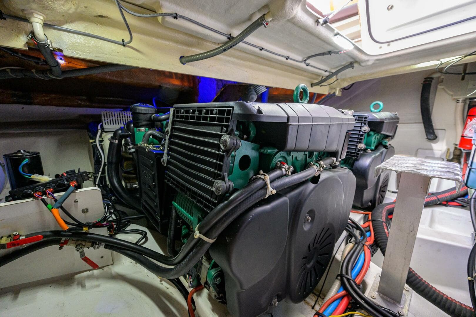 Beneteau 38 GT - Engine Room
